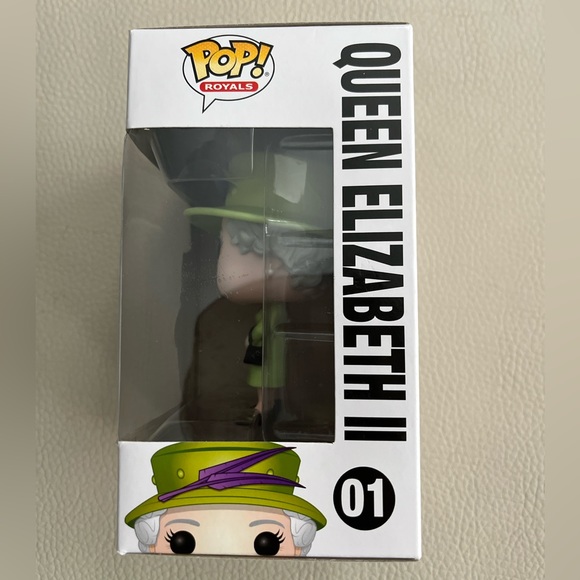 NWB - Funk Pop! Royal #01 Queen Elizabeth II - Picture 2 of 5